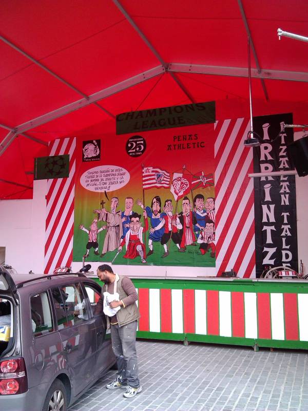 Viñeta de Asier y Javier reproducida a gran formato en la txosna de Irrintzi en la Aste Nagusia de Bilbao 2014.